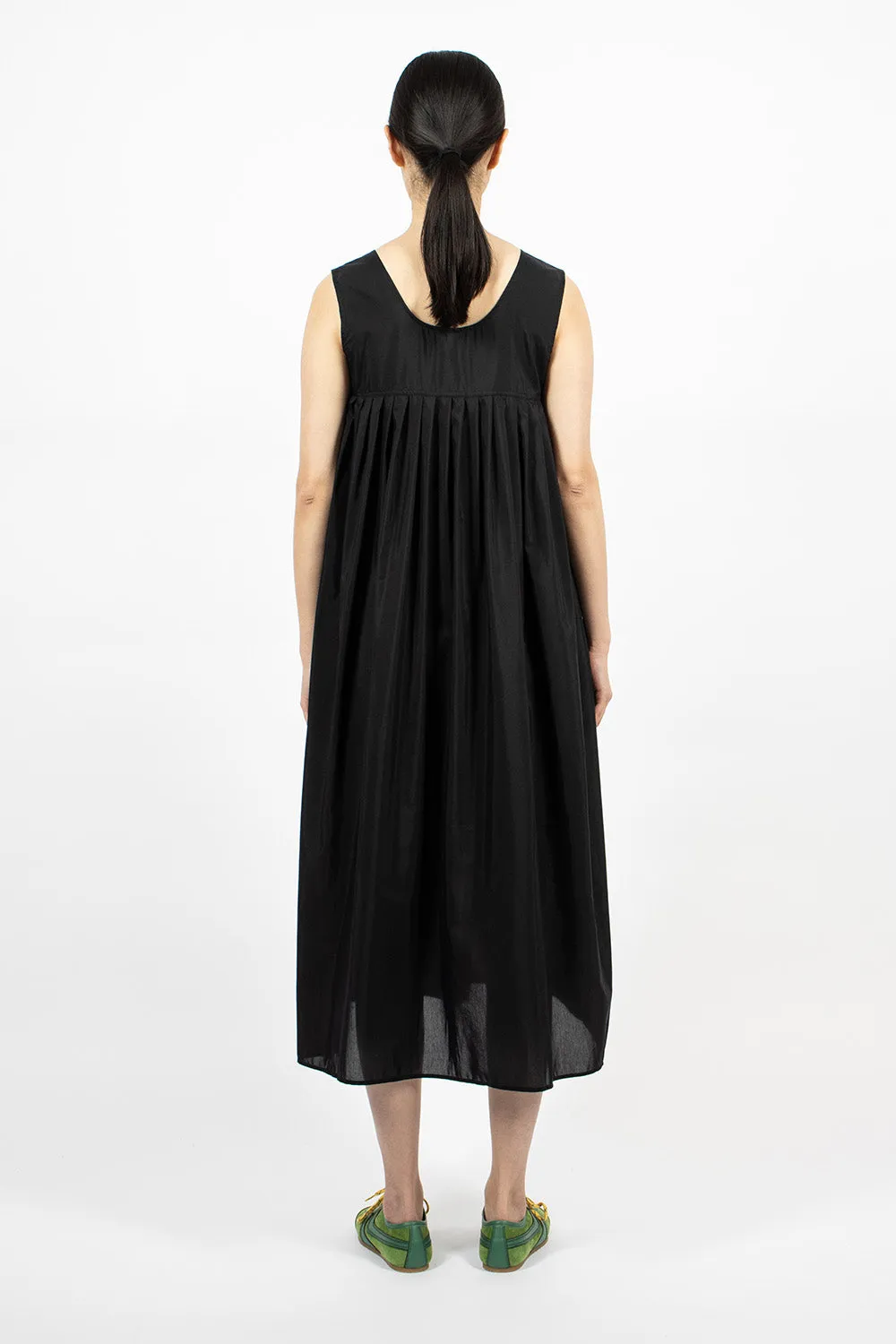 Sleeveless Pleated Embroidery Dress Black