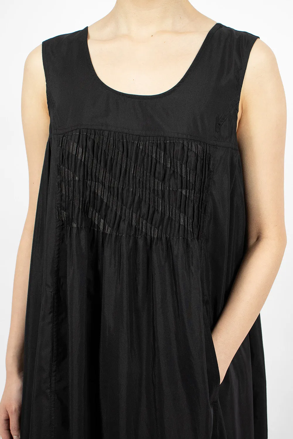 Sleeveless Pleated Embroidery Dress Black